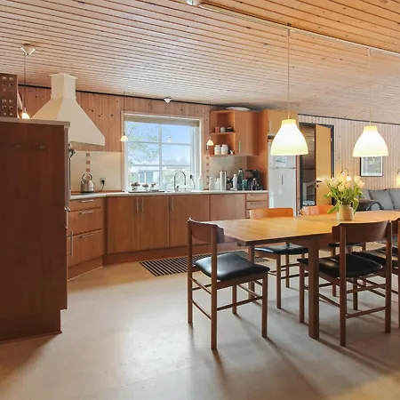 Hébergement de vacances Vaska - 550m From The Sea By Interhome